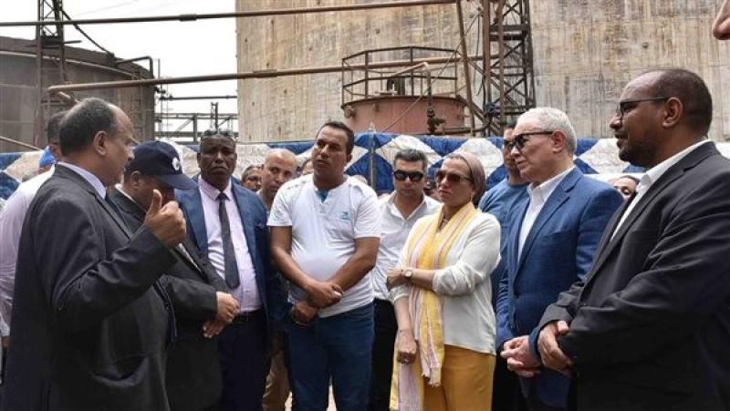 في اليوم العالمي للبيئة.. وزيرة البيئة تتفقد مصانع السكر بأرمنت غرب الأقصر