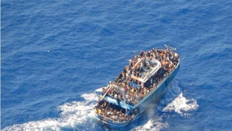 انتشار 3 جثث بمركب المهاجرين الغارقة، وفيديو لسفينة الصيد قبل غرقها في اليونان