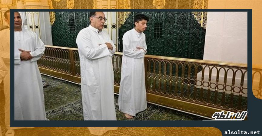 رئيس الوزراء يزور المسجد النبوي