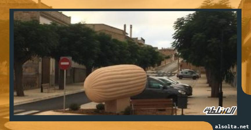 تمثال "البطيخ" فى إسبانيا
