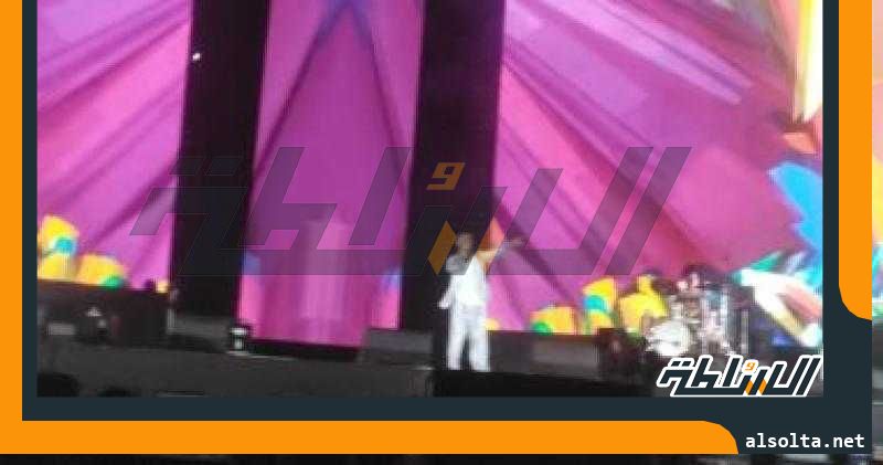 أحمد سعد يبدأ حفل مهرجان العلمين بأغنية ”الملوك”