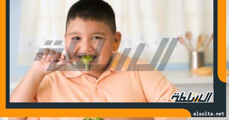 حافظ على صحة طفلك بالغذاء الصحى.. أضرار السمنة على الأطفال نفسية وجسدية