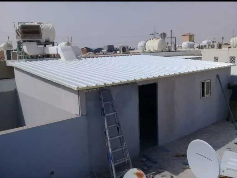 مميزات وعيوب الساندوتش بانل في مشاريع الإنشاءات